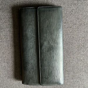 Louis Vuitton Black Epi Leather single snap wallet